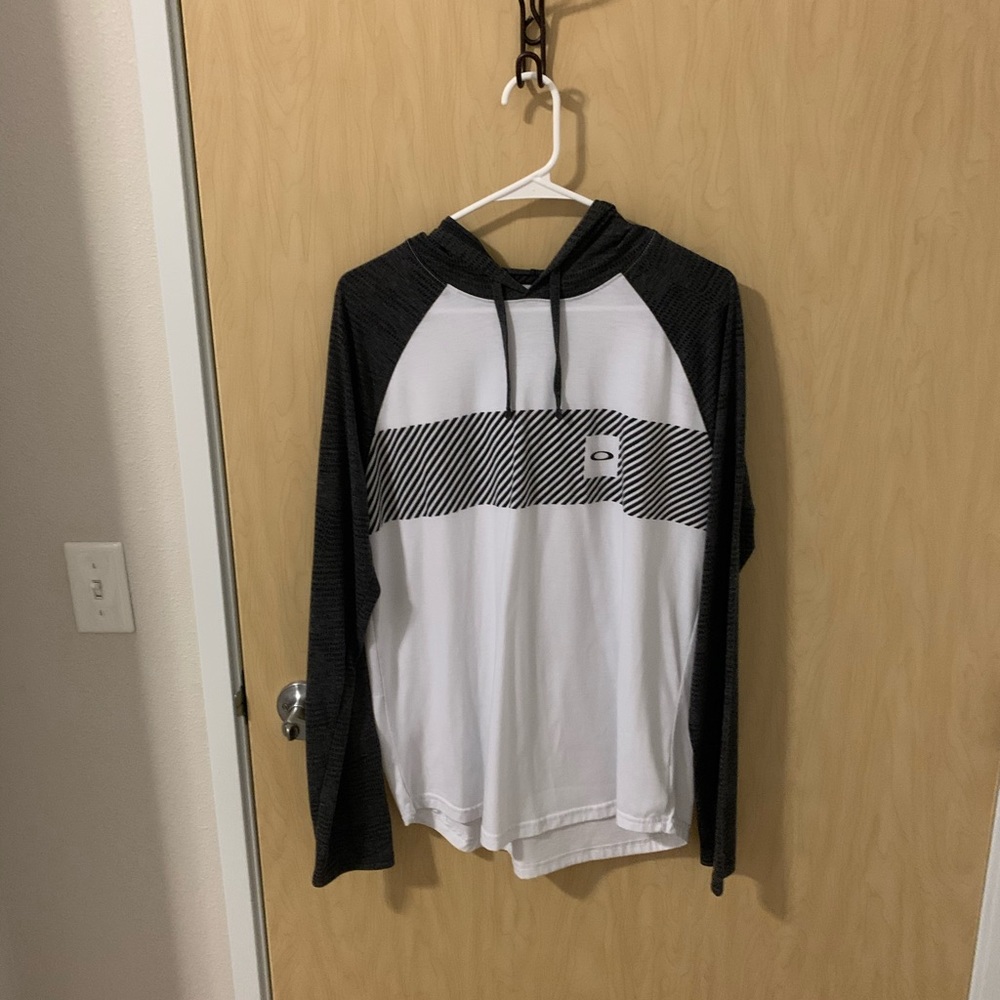 Thin Oakley sweatshirt